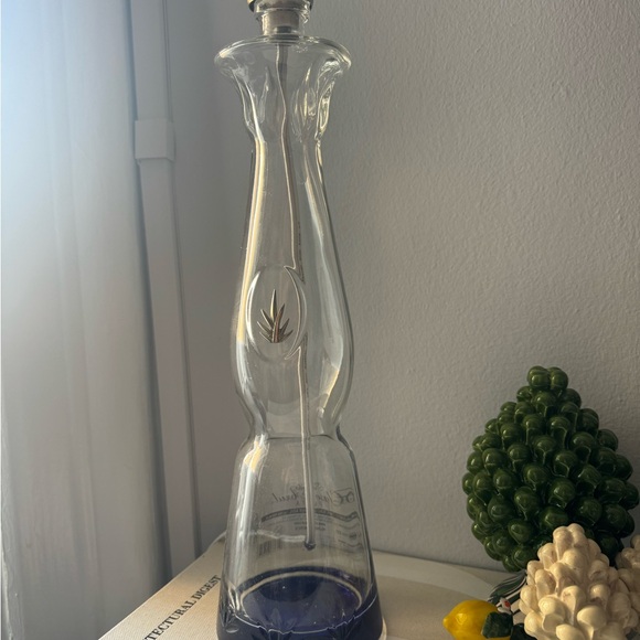 Class Azul Blanco Tequila Bottle Lamp - Edison Bulb. Silver hardware. Handmade. - Picture 3 of 3